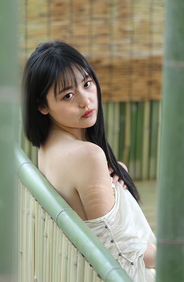 素人美女模特@糖糖 白衣竹林露出无圣光