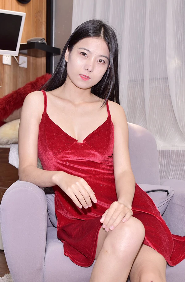 行色美女秀岑红艳吊带裙无圣光人体图集