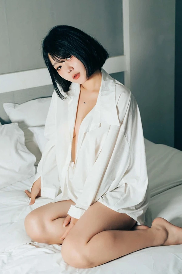 丰腴美女Zia居家Gel Massage无圣光人体写真